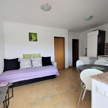 Apartman Kristina Vrbnik Buitenkant foto